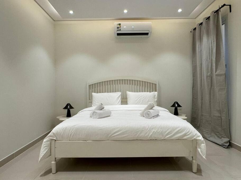With Private Entrance - 1a Apartment