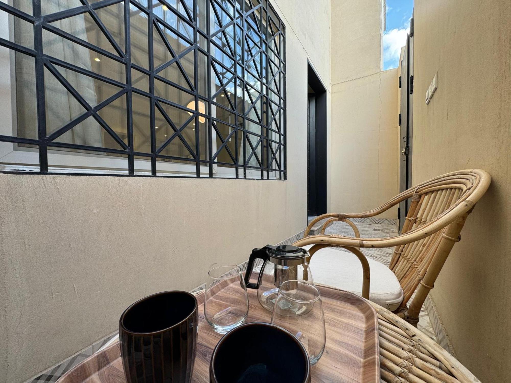 With Private Entrance - 1a Apartment