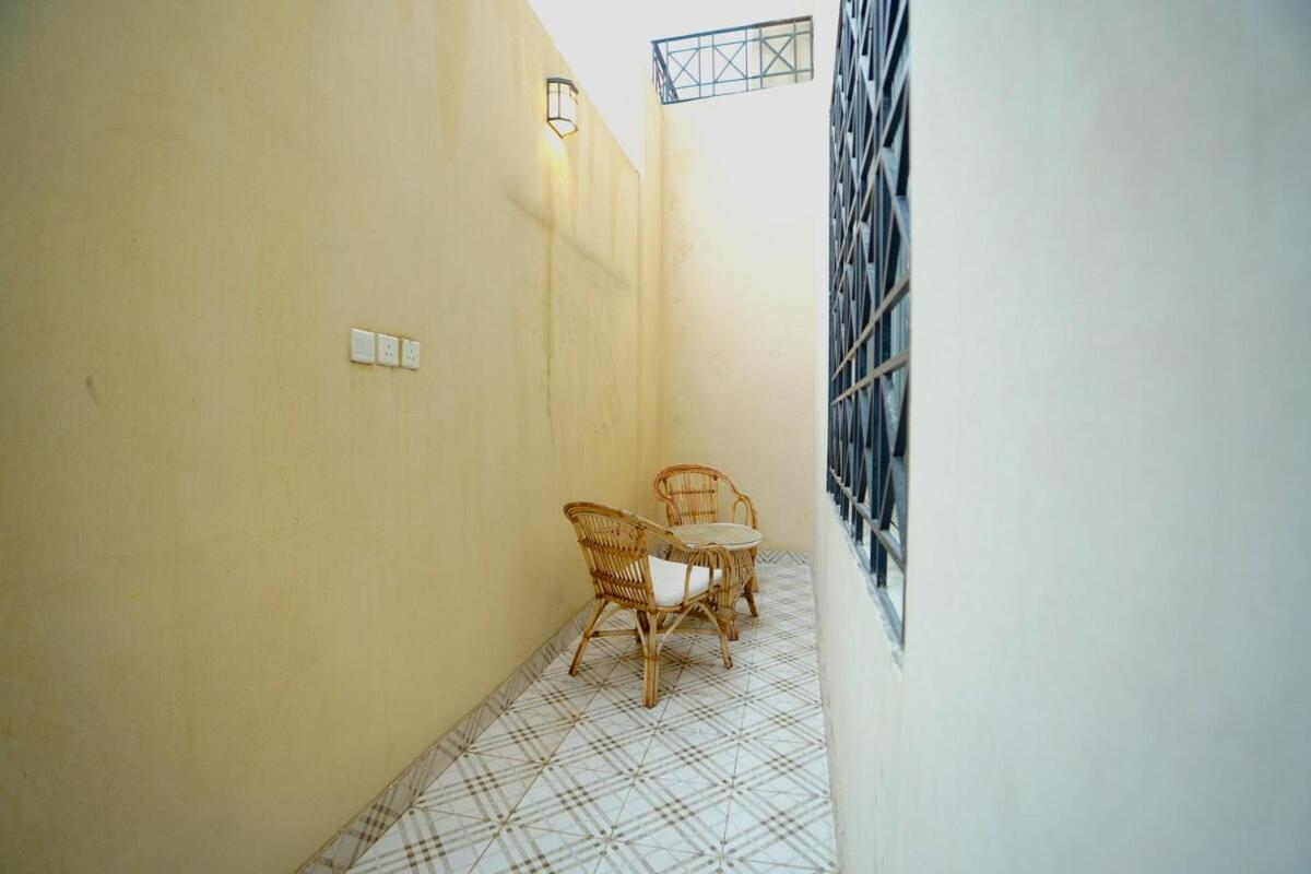With Private Entrance - 1a