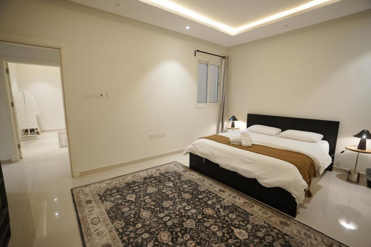 Apartment With Private Entrance - 1a *