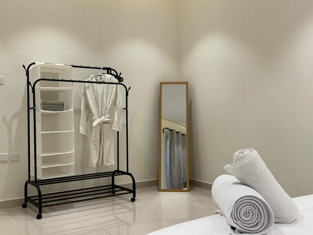 Apartment With Private Entrance - 1a