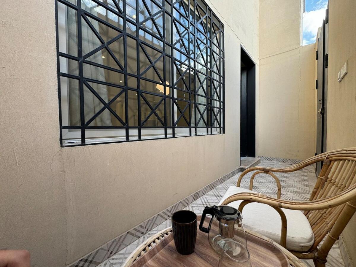 With Private Entrance - 1a Apartment *